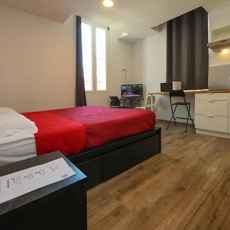 Del Centro Aparthotel *